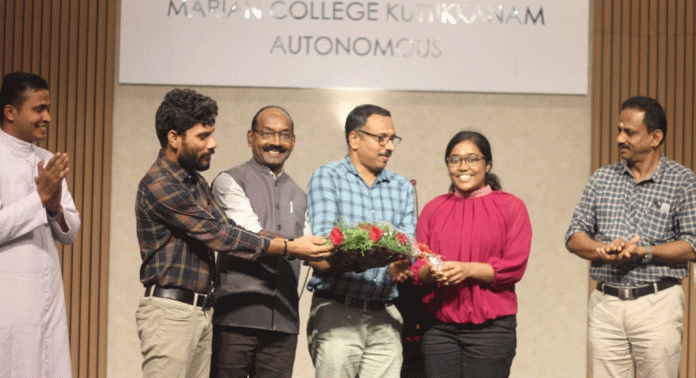 വിദേശ പഠനത്തിന് അർഹത നേടിയ ജസിക്ക ലോപ്പസിനെ ആദരിച്ചു വിദേശ പഠനത്തിന് അർഹത നേടിയ ജസിക്ക ലോപ്പസിനെ ആദരിച്ചു