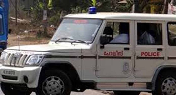 പത്തനംതിട്ടയില് ഓട്ടിസം ബാധിതനായ 17കാരനെ സ്കൂൾ ജീവനക്കാരൻ മര്ദ്ദിച്ചതായി പരാതി പത്തനംതിട്ടയില് ഓട്ടിസം ബാധിതനായ 17കാരനെ സ്കൂൾ ജീവനക്കാരൻ മര്ദ്ദിച്ചതായി പരാതി