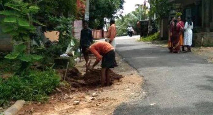 മറൂർ തകിടിയത്ത്മുക്ക് – മങ്ങാട്ടുപടി- പനിയ്ക്കക്കുഴിപ്പടി റോഡിലെ പൈപ്പ് പൊട്ടൽ പരിഹരിക്കാൻ വാട്ടർ അതോറിട്ടി അറ്റകുറ്റപ്പണി തുടങ്ങി മറൂർ തകിടിയത്ത്മുക്ക് – മങ്ങാട്ടുപടി- പനിയ്ക്കക്കുഴിപ്പടി റോഡിലെ പൈപ്പ് പൊട്ടൽ പരിഹരിക്കാൻ വാട്ടർ അതോറിട്ടി അറ്റകുറ്റപ്പണി തുടങ്ങി