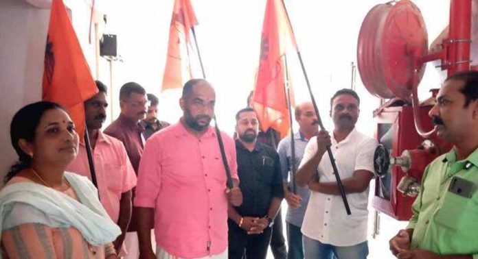 കേരളാ സ്റ്റേറ്റ് ട്രാൻസ്പോർട്ട് എംപ്ലോയീസ് സംഘ് ജില്ലാ ട്രാൻസ്പോർട്ട് ഓഫീസിലേക്ക് മാർച്ച് നടത്തി കേരളാ സ്റ്റേറ്റ് ട്രാൻസ്പോർട്ട് എംപ്ലോയീസ് സംഘ് ജില്ലാ ട്രാൻസ്പോർട്ട് ഓഫീസിലേക്ക് മാർച്ച് നടത്തി