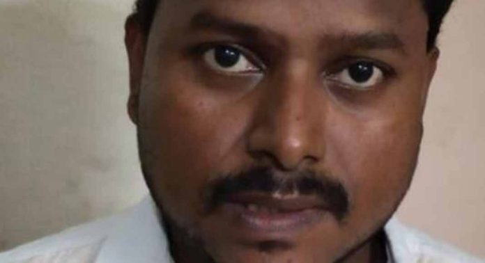ബസ് യാത്രയ്ക്കിടയിൽ നിയമ വിദ്യാർത്ഥിനിയെ കടന്നുപിടിച്ച മൈലപ്ര സ്വദേശിയെ പോലീസ് അറസ്റ്റ് ചെയ്തു ബസ് യാത്രയ്ക്കിടയിൽ നിയമ വിദ്യാർത്ഥിനിയെ കടന്നുപിടിച്ച മൈലപ്ര സ്വദേശിയെ പോലീസ് അറസ്റ്റ് ചെയ്തു