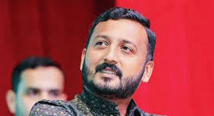 രാഹുല് മാങ്കൂട്ടത്തിലിന്റെ പ്രസംഗം ഫേയ്സ്ബുക്കില് ഷെയര് ചെയ്ത സംഭവത്തില് കണ്ണൂരില് പോലീസ് ഉദ്യോഗസ്ഥനെതിരെ അന്വേഷണം രാഹുല് മാങ്കൂട്ടത്തിലിന്റെ പ്രസംഗം ഫേയ്സ്ബുക്കില് ഷെയര് ചെയ്ത സംഭവത്തില് കണ്ണൂരില് പോലീസ് ഉദ്യോഗസ്ഥനെതിരെ അന്വേഷണം
