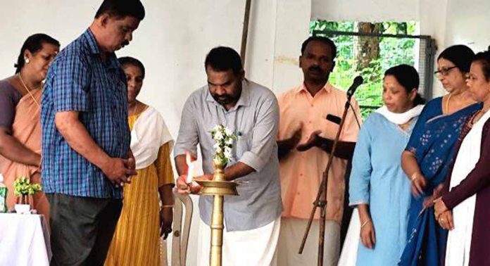 റാന്നി പെരുനാട് കിഴക്കേ മാമ്പാറ ശക്തി കുടുംബശ്രീയുടെ ഹോം മെയ്ഡ് ഉല്പന്നങ്ങളുടെ വിപണനോദ്ഘാടനം നടന്നു റാന്നി പെരുനാട് കിഴക്കേ മാമ്പാറ ശക്തി കുടുംബശ്രീയുടെ ഹോം മെയ്ഡ് ഉല്പന്നങ്ങളുടെ വിപണനോദ്ഘാടനം നടന്നു