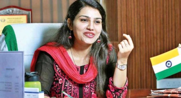 ഐഎഎസ് ഉദ്യോഗസ്ഥ തലത്തിൽ മാറ്റം : മേഘശ്രീ വയനാട് കളക്ടര്, രേണു രാജിനെ എസ്ടി വകുപ്പ് ഡയറക്ടറാക്കി ഐഎഎസ് ഉദ്യോഗസ്ഥ തലത്തിൽ മാറ്റം : മേഘശ്രീ വയനാട് കളക്ടര്, രേണു രാജിനെ എസ്ടി വകുപ്പ് ഡയറക്ടറാക്കി