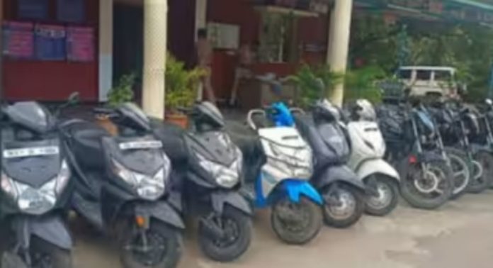 ആശുപത്രികളിൽ നിന്ന് ടൂവീലർ മോഷണം : എഞ്ചിനീയർ അറസ്റ്റിൽ ; കണ്ടെടുത്തത് 6 ബൈക്കുകളും 6 സ്കൂട്ടറുകളും ആശുപത്രികളിൽ നിന്ന് ടൂവീലർ മോഷണം : എഞ്ചിനീയർ അറസ്റ്റിൽ ; കണ്ടെടുത്തത് 6 ബൈക്കുകളും 6 സ്കൂട്ടറുകളും