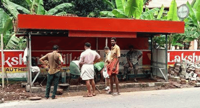 സി.എം.എസ് ഹയർ സെക്കൻഡറി സ്കൂൾ കവലയില് കാത്തിരിപ്പ് കേന്ദ്രങ്ങളുടെ നിർമ്മാണം പൂർത്തിയാകുന്നു സി.എം.എസ് ഹയർ സെക്കൻഡറി സ്കൂൾ കവലയില് കാത്തിരിപ്പ് കേന്ദ്രങ്ങളുടെ നിർമ്മാണം പൂർത്തിയാകുന്നു