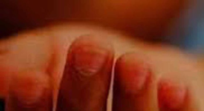 തൃശ്ശൂരിൽ ഏഴു വയസ്സുകാരി മതിൽ തകർന്ന് ദേഹത്തേക്ക് വീണ് മരിച്ചു തൃശ്ശൂരിൽ ഏഴു വയസ്സുകാരി മതിൽ തകർന്ന് ദേഹത്തേക്ക് വീണ് മരിച്ചു