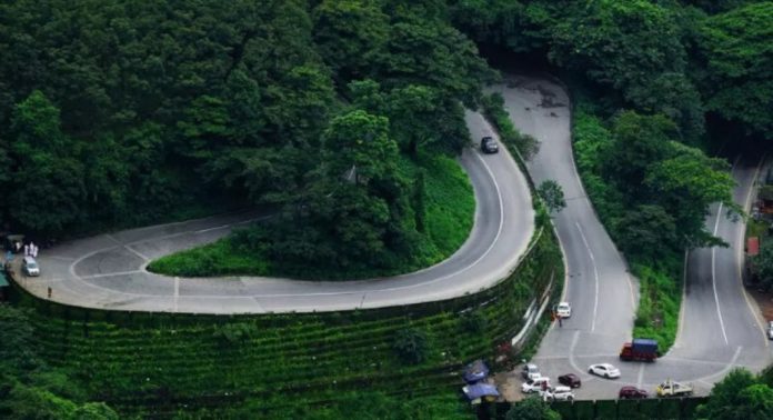 വലിയ ലോഡുമായി വന്നാൽ പണികിട്ടും ; താമരശ്ശേരി ചുരത്തില് ഭാരവാഹനങ്ങൾക്ക് 7 മുതൽ 11 വരെ നിയന്ത്രണം വലിയ ലോഡുമായി വന്നാൽ പണികിട്ടും ; താമരശ്ശേരി ചുരത്തില് ഭാരവാഹനങ്ങൾക്ക് 7 മുതൽ 11 വരെ നിയന്ത്രണം