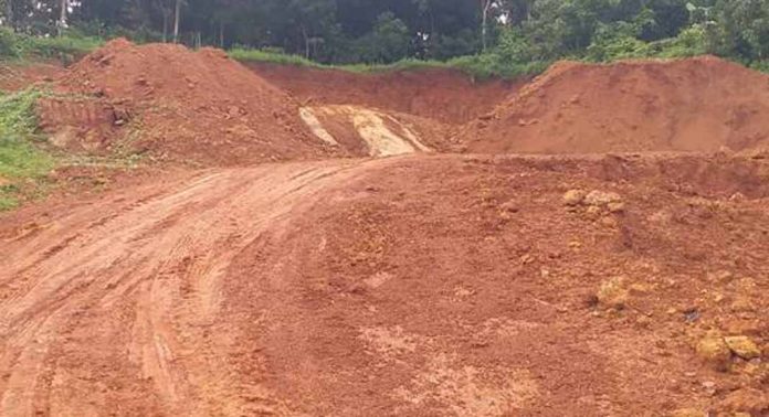തിരുവല്ല മുണ്ടിയപ്പള്ളി പ്രദേശത്ത് അനധികൃത മണ്ണെടുപ്പ് തുടരുന്നു തിരുവല്ല മുണ്ടിയപ്പള്ളി പ്രദേശത്ത് അനധികൃത മണ്ണെടുപ്പ് തുടരുന്നു