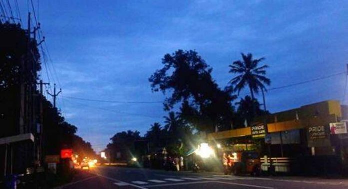 വഴിവിളക്കില്ല ; തിരുവല്ല എം.സി റോഡിൽ രാത്രി യാത്ര ദുഷ്ക്കരം വഴിവിളക്കില്ല ; തിരുവല്ല എം.സി റോഡിൽ രാത്രി യാത്ര ദുഷ്ക്കരം
