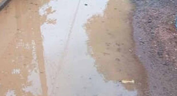 ഒഴിയാത്ത വെള്ളക്കെട്ട് ; അച്ചാവേലിൽപടി-മാമ്പറ്റ റോഡിൽ ദുരിത യാത്ര ഒഴിയാത്ത വെള്ളക്കെട്ട് ; അച്ചാവേലിൽപടി-മാമ്പറ്റ റോഡിൽ ദുരിത യാത്ര