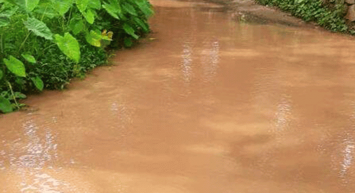എട്ടുകടവ് – കോഴാപുഞ്ച റോഡില് വെള്ളക്കെട്ട് ; വലഞ്ഞ് യാത്രക്കാര് എട്ടുകടവ് – കോഴാപുഞ്ച റോഡില് വെള്ളക്കെട്ട് ; വലഞ്ഞ് യാത്രക്കാര്