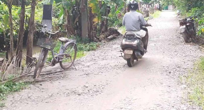 ഇരതോട്-ആശാംകുടി റോഡ് പണി പാതിവഴിയിൽ ; വലഞ്ഞ് 150 ഓളം കുടുംബങ്ങൾ ഇരതോട്-ആശാംകുടി റോഡ് പണി പാതിവഴിയിൽ ; വലഞ്ഞ് 150 ഓളം കുടുംബങ്ങൾ