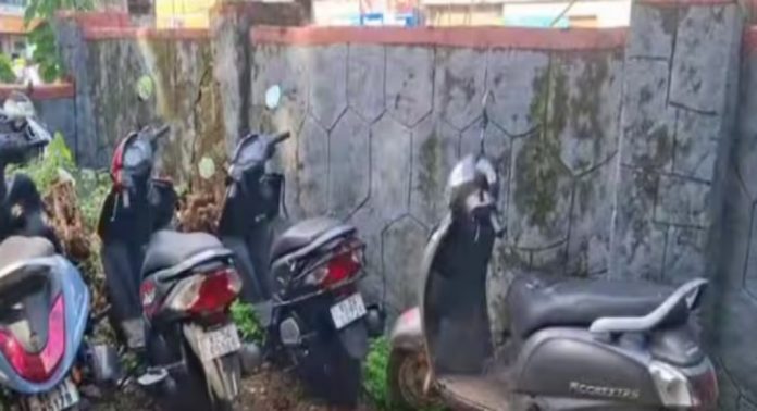 തിരൂരങ്ങാടി വ്യാജ ആര് സി നിര്മ്മാണം : അഞ്ച് വാഹനങ്ങൾ പോലീസ് കസ്റ്റഡിയിലെടുത്തു ; പങ്കില്ലെന്ന് ആര്ടിഒ തിരൂരങ്ങാടി വ്യാജ ആര് സി നിര്മ്മാണം : അഞ്ച് വാഹനങ്ങൾ പോലീസ് കസ്റ്റഡിയിലെടുത്തു ; പങ്കില്ലെന്ന് ആര്ടിഒ