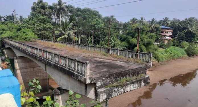 റാന്നി പാലം തകര്ന്നിട്ട് ഇന്ന് ഇരുപത്തിയാറു വര്ഷം തികയുന്നു റാന്നി പാലം തകര്ന്നിട്ട് ഇന്ന് ഇരുപത്തിയാറു വര്ഷം തികയുന്നു