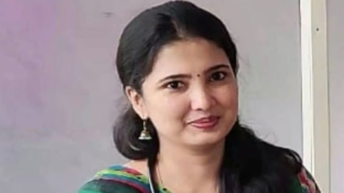 യുവതിയ്ക്ക് നേരെ വെടിയുതിര്ത്ത സംഭവത്തില് അറസ്റ്റിലായത് വനിതാ ഡോക്ടര് ; വ്യക്തി വൈരാഗ്യമെന്ന് പോലീസ് യുവതിയ്ക്ക് നേരെ വെടിയുതിര്ത്ത സംഭവത്തില് അറസ്റ്റിലായത് വനിതാ ഡോക്ടര് ; വ്യക്തി വൈരാഗ്യമെന്ന് പോലീസ്