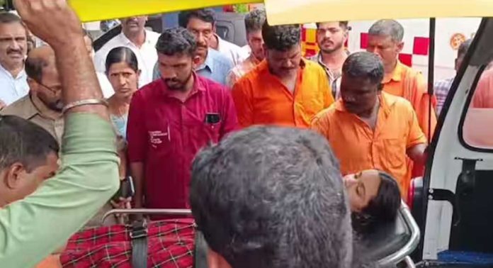 ക്ലാസ് മുറികളിലേക്ക് വിഷപുക ഇരച്ചെത്തി, ചികിത്സ തേടിയത് 61 വിദ്യാര്ത്ഥികള് ; അന്വേഷണത്തിന് ഉത്തരവിട്ടു ക്ലാസ് മുറികളിലേക്ക് വിഷപുക ഇരച്ചെത്തി, ചികിത്സ തേടിയത് 61 വിദ്യാര്ത്ഥികള് ; അന്വേഷണത്തിന് ഉത്തരവിട്ടു