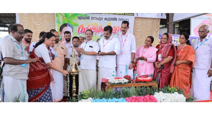 വ്യാപാര മേഖല പ്രതിസന്ധി നേരിടുന്ന കാലഘട്ടത്തിൽ വ്യാപാരികളുടെ കൂട്ടായ്മ ഏറെ ഗുണം പകരും : മന്ത്രി വീണാ ജോർജ് വ്യാപാര മേഖല പ്രതിസന്ധി നേരിടുന്ന കാലഘട്ടത്തിൽ വ്യാപാരികളുടെ കൂട്ടായ്മ ഏറെ ഗുണം പകരും : മന്ത്രി വീണാ ജോർജ്