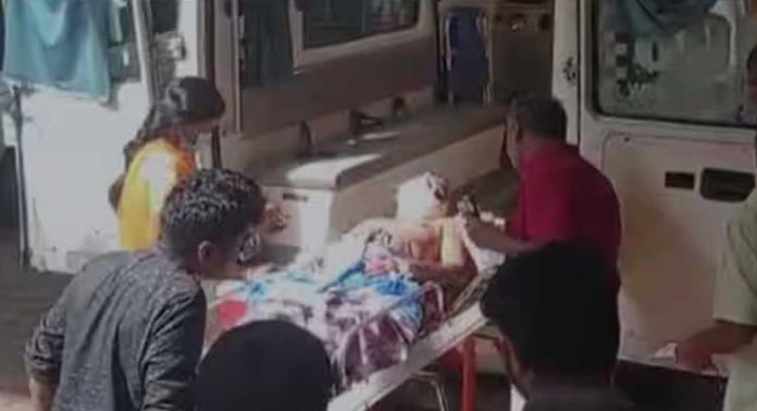 കടയ്ക്കൽ കുമ്മിളിൽ ഭർത്താവിനെ വെട്ടി പരിക്കേൽപ്പിച്ച ശേഷം ഭാര്യ കുളത്തിൽ ചാടി ആത്മഹത്യക്ക് ശ്രമിച്ചു കടയ്ക്കൽ കുമ്മിളിൽ ഭർത്താവിനെ വെട്ടി പരിക്കേൽപ്പിച്ച ശേഷം ഭാര്യ കുളത്തിൽ ചാടി ആത്മഹത്യക്ക് ശ്രമിച്ചു