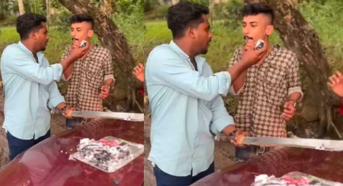 ചെങ്ങന്നൂരിൽ വടിവാൾ ഉപയോഗിച്ച് ആവേശം സിനിമ മോഡൽ ബർത്തഡേ ആഘോഷം : നാലംഗ സംഘത്തിനെതിരെ പോലീസ് അന്വേഷണം ചെങ്ങന്നൂരിൽ വടിവാൾ ഉപയോഗിച്ച് ആവേശം സിനിമ മോഡൽ ബർത്തഡേ ആഘോഷം : നാലംഗ സംഘത്തിനെതിരെ പോലീസ് അന്വേഷണം