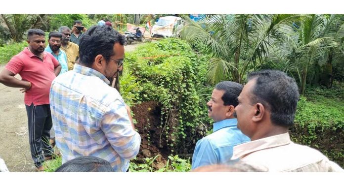 അത്തിക്കയം – കടുമീൻചിറ റോഡിലെ പഴയ പാലത്തിന് പകരം പുതിയ പാലം നിർമ്മാണം അടിയന്തിരമായി ആരംഭിക്കണം ; അഡ്വ. പ്രമോദ് നാരായൺ എംഎൽഎ അത്തിക്കയം – കടുമീൻചിറ റോഡിലെ പഴയ പാലത്തിന് പകരം പുതിയ പാലം നിർമ്മാണം അടിയന്തിരമായി ആരംഭിക്കണം ; അഡ്വ. പ്രമോദ് നാരായൺ എംഎൽഎ