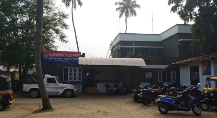 എസിപിയുടെ യോഗത്തിൽ സിഐയും എസ്ഐയും പങ്കെടുത്തില്ല ; നടപടി പാറാവുകാരന് എതിരെ എസിപിയുടെ യോഗത്തിൽ സിഐയും എസ്ഐയും പങ്കെടുത്തില്ല ; നടപടി പാറാവുകാരന് എതിരെ