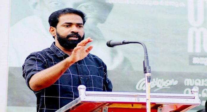 മുകേഷിന്റെ വിഷയവും രാഹുല് മാങ്കൂട്ടത്തിന്റെ വിഷയവും താരതമ്യം ചെയ്യാനാകില്ല ; വികെ സനോജ് മുകേഷിന്റെ വിഷയവും രാഹുല് മാങ്കൂട്ടത്തിന്റെ വിഷയവും താരതമ്യം ചെയ്യാനാകില്ല ; വികെ സനോജ്