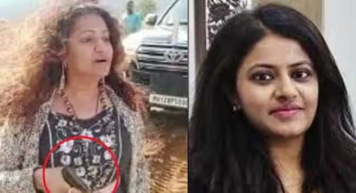 ഔദ്യോഗിക പദവി ദുരുപയോഗം ചെയ്തതിന് സ്ഥലം മാറ്റം കിട്ടിയ ഐഎഎസ് ഉദ്യോഗസ്ഥ പൂജാ ഖേഡ്കർ കൂടുതൽ കുരുക്കിലേക്ക് ഔദ്യോഗിക പദവി ദുരുപയോഗം ചെയ്തതിന് സ്ഥലം മാറ്റം കിട്ടിയ ഐഎഎസ് ഉദ്യോഗസ്ഥ പൂജാ ഖേഡ്കർ കൂടുതൽ കുരുക്കിലേക്ക്