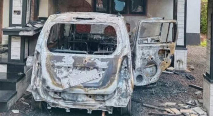 താക്കോല് നല്കിയില്ല ; മലപ്പുറത്ത് 21 കാരന് പിതാവിന്റെ കാര് കത്തിച്ചു താക്കോല് നല്കിയില്ല ; മലപ്പുറത്ത് 21 കാരന് പിതാവിന്റെ കാര് കത്തിച്ചു