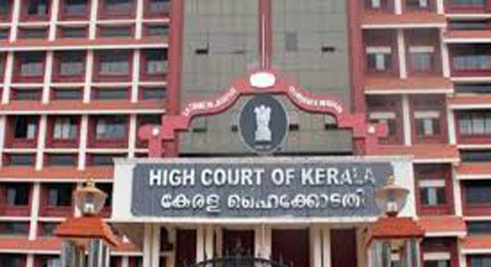 കാഫിർ സ്ക്രീൻഷോട്ട് : വിവാദ പോസ്റ്റിന്റെ ഉറവിടം കണ്ടെത്തണമെന്ന് ഹൈക്കോടതി കാഫിർ സ്ക്രീൻഷോട്ട് : വിവാദ പോസ്റ്റിന്റെ ഉറവിടം കണ്ടെത്തണമെന്ന് ഹൈക്കോടതി