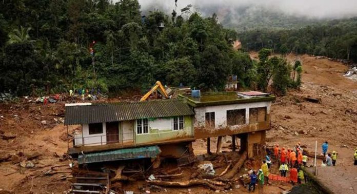 ദുരന്തഭൂമിയില് 11-ാം ദിനം ജനകീയ തിരച്ചില് ; മൂന്നു മൃതദേഹങ്ങളും ശരീരഭാഗങ്ങളും കണ്ടെത്തി ദുരന്തഭൂമിയില് 11-ാം ദിനം ജനകീയ തിരച്ചില് ; മൂന്നു മൃതദേഹങ്ങളും ശരീരഭാഗങ്ങളും കണ്ടെത്തി