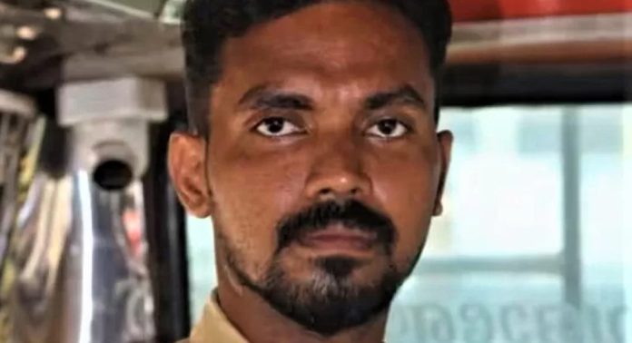 സ്വകാര്യ ബസില് നിന്ന് വീണ് കണ്ടക്ടര്ക്ക് ദാരുണാന്ത്യം സ്വകാര്യ ബസില് നിന്ന് വീണ് കണ്ടക്ടര്ക്ക് ദാരുണാന്ത്യം