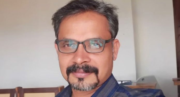 വയറുകീറി ആന്തരികാവയവങ്ങൾ പുറത്തുവന്ന നിലയിൽ ; കോളേജ് അധ്യാപകന്റെ മരണം ആത്മഹത്യയെന്ന് പോലീസ് വയറുകീറി ആന്തരികാവയവങ്ങൾ പുറത്തുവന്ന നിലയിൽ ; കോളേജ് അധ്യാപകന്റെ മരണം ആത്മഹത്യയെന്ന് പോലീസ്