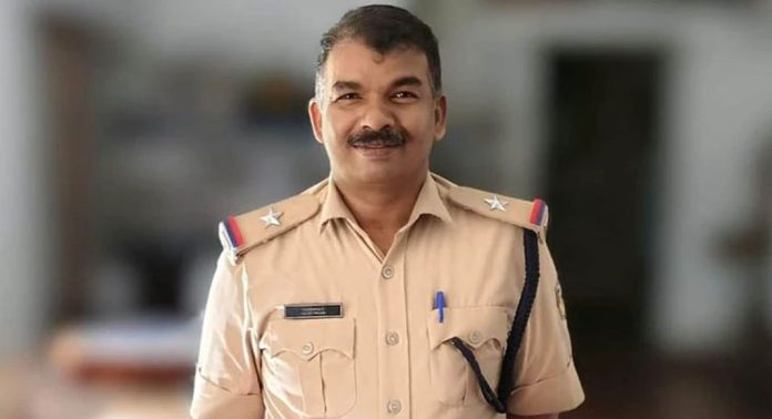 കാസര്ഗോഡ് പോലീസ് ഉദ്യോഗസ്ഥന് കുഴഞ്ഞുവീണ് മരിച്ചു കാസര്ഗോഡ് പോലീസ് ഉദ്യോഗസ്ഥന് കുഴഞ്ഞുവീണ് മരിച്ചു