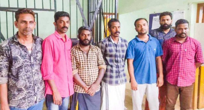 യുവാവിനെ കാറിൽ തട്ടികൊണ്ടു പോയി മർദനം : ഏഴ് പേർ അറസ്റ്റിൽ യുവാവിനെ കാറിൽ തട്ടികൊണ്ടു പോയി മർദനം : ഏഴ് പേർ അറസ്റ്റിൽ