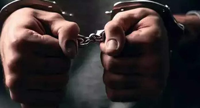 തൃശ്ശൂരില് മാനിനെ കെട്ടിയിട്ട് റീല് ചെയ്ത സംഭവം ; ഒരാള് കീഴടങ്ങി, മൂന്നുപേർ ഒളിവിൽ തൃശ്ശൂരില് മാനിനെ കെട്ടിയിട്ട് റീല് ചെയ്ത സംഭവം ; ഒരാള് കീഴടങ്ങി, മൂന്നുപേർ ഒളിവിൽ