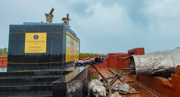 ഛത്രപതി ശിവാജിയുടെ പ്രതിമ തകര്ന്നുവീണ സംഭവത്തില് മാപ്പ് ചോദിച്ച് പ്രധാനമന്ത്രി ഛത്രപതി ശിവാജിയുടെ പ്രതിമ തകര്ന്നുവീണ സംഭവത്തില് മാപ്പ് ചോദിച്ച് പ്രധാനമന്ത്രി