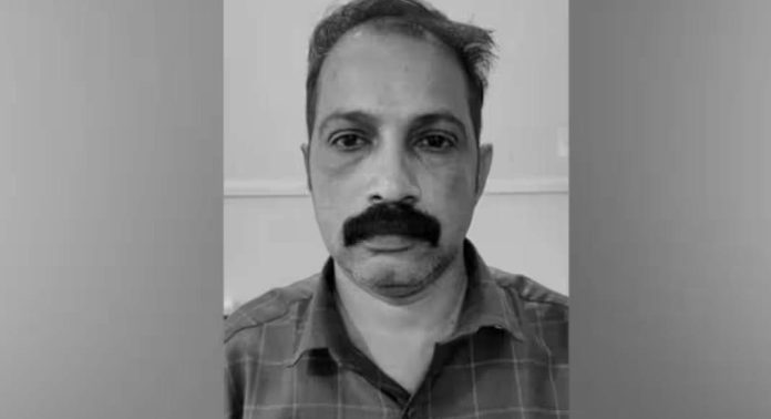 ആലപ്പുഴ മെഡിക്കൽ കോളേജ് ആശുപത്രി ശുചിമുറിയിൽ ഒളിക്യാമറ ; ജീവനക്കാരൻ അറസ്റ്റിൽ ആലപ്പുഴ മെഡിക്കൽ കോളേജ് ആശുപത്രി ശുചിമുറിയിൽ ഒളിക്യാമറ ; ജീവനക്കാരൻ അറസ്റ്റിൽ