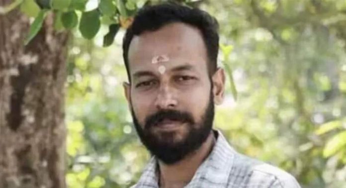 ബൈക്കും ലോറിയും കൂട്ടിയിടിച്ച് നാദസ്വര കലാകാരന് ദാരുണാന്ത്യം ബൈക്കും ലോറിയും കൂട്ടിയിടിച്ച് നാദസ്വര കലാകാരന് ദാരുണാന്ത്യം
