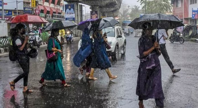 ഉരുൾപൊട്ടൽ, മണ്ണിടിച്ചിൽ, വെള്ളപ്പൊക്ക സാധ്യത ; സംസ്ഥാനത്ത് വീണ്ടും മഴ കനക്കുമെന്ന് കേന്ദ്ര കാലാവസ്ഥ വകുപ്പ് ഉരുൾപൊട്ടൽ, മണ്ണിടിച്ചിൽ, വെള്ളപ്പൊക്ക സാധ്യത ; സംസ്ഥാനത്ത് വീണ്ടും മഴ കനക്കുമെന്ന് കേന്ദ്ര കാലാവസ്ഥ വകുപ്പ്