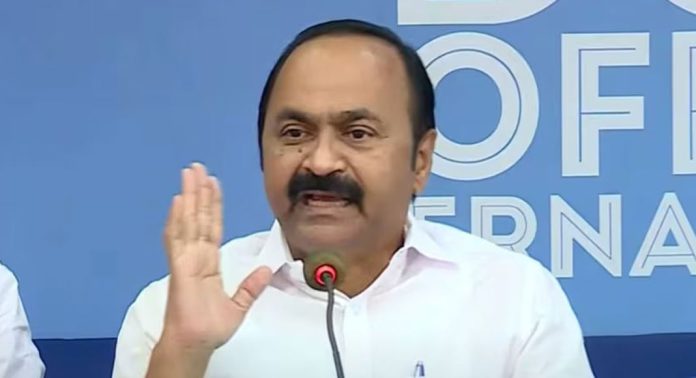 കാഫിര് സ്ക്രീന്ഷോട്ട് : എല്ലാ തെളിവും ഉണ്ടായിട്ടും പോലീസ് ഒന്നും ചെയ്യുന്നില്ല, മുഖ്യമന്ത്രി കുറ്റക്കാരെ സംരക്ഷിക്കുന്നു : വി ഡി സതീശന് കാഫിര് സ്ക്രീന്ഷോട്ട് : എല്ലാ തെളിവും ഉണ്ടായിട്ടും പോലീസ് ഒന്നും ചെയ്യുന്നില്ല, മുഖ്യമന്ത്രി കുറ്റക്കാരെ സംരക്ഷിക്കുന്നു : വി ഡി സതീശന്