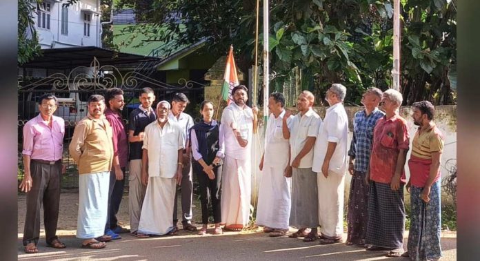 സ്ഥാപകദിനവും ക്വിറ്റിന്ത്യ ദിനവും ആചരിച്ച് യൂത്ത് കോൺഗ്രസ് ; സംസ്ഥാന സെക്രട്ടറി നഹാസ് പത്തനംതിട്ട പതാക ഉയർത്തി സ്ഥാപകദിനവും ക്വിറ്റിന്ത്യ ദിനവും ആചരിച്ച് യൂത്ത് കോൺഗ്രസ് ; സംസ്ഥാന സെക്രട്ടറി നഹാസ് പത്തനംതിട്ട പതാക ഉയർത്തി