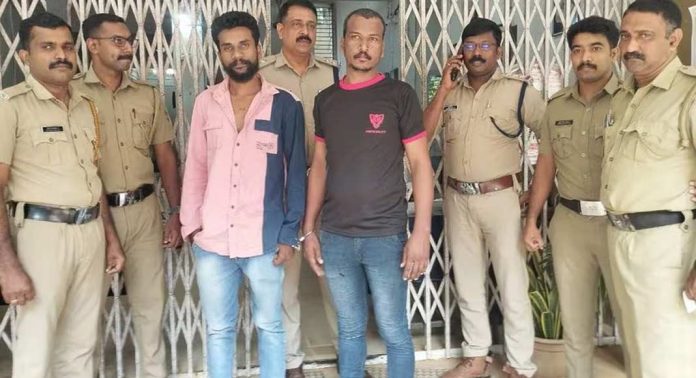 സംസ്ഥാന അതിർത്തിയിൽ വൻ രാസ ലഹരി വേട്ട ; 45.07 ഗ്രാം എം.ഡി.എം.എയുമായി രണ്ട് യുവാക്കൾ പിടിയിൽ സംസ്ഥാന അതിർത്തിയിൽ വൻ രാസ ലഹരി വേട്ട ; 45.07 ഗ്രാം എം.ഡി.എം.എയുമായി രണ്ട് യുവാക്കൾ പിടിയിൽ