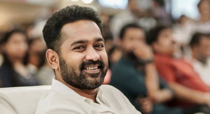 സൂപ്പർ ലീഗ് കേരള ടീമായ കണ്ണൂർ വാരിയേഴ്സിന്റെ ഉടമയായി ആസിഫ് അലി സൂപ്പർ ലീഗ് കേരള ടീമായ കണ്ണൂർ വാരിയേഴ്സിന്റെ ഉടമയായി ആസിഫ് അലി