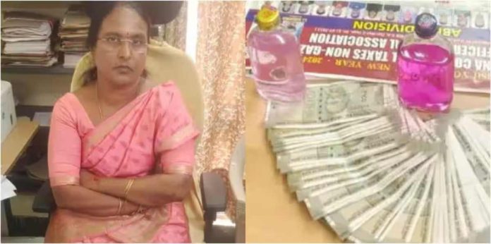 കൈക്കൂലി വാങ്ങുന്നതിനിടെ വാണിജ്യ നികുതി ഓഫീസർ പിടിയിൽ കൈക്കൂലി വാങ്ങുന്നതിനിടെ വാണിജ്യ നികുതി ഓഫീസർ പിടിയിൽ