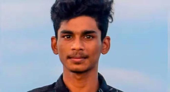 ടിപ്പർ ലോറി ബൈക്കുമായി കൂട്ടിയിടിച്ച് വിദ്യാർഥിക്ക് ദാരുണാന്ത്യം ടിപ്പർ ലോറി ബൈക്കുമായി കൂട്ടിയിടിച്ച് വിദ്യാർഥിക്ക് ദാരുണാന്ത്യം