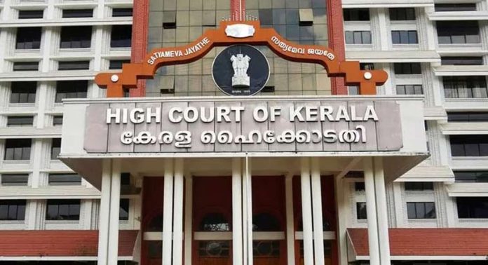 കാഫിർ സ്ക്രീൻഷോട്ട് വിവാദം : അന്വേഷണത്തിൽ തെറ്റ് കാണുന്നില്ലെന്ന് ഹൈക്കോടതി കാഫിർ സ്ക്രീൻഷോട്ട് വിവാദം : അന്വേഷണത്തിൽ തെറ്റ് കാണുന്നില്ലെന്ന് ഹൈക്കോടതി
