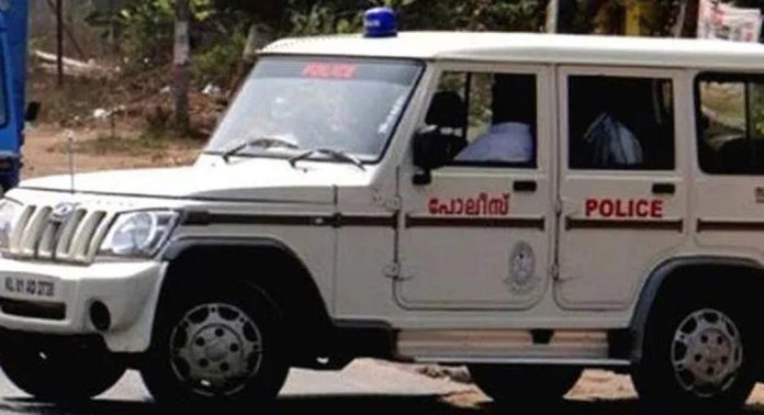 പട്ടാമ്പിയിൽ വിദ്യാർഥിയെ ആളുമാറി മർദിച്ച സംഭവം ; പോലീസുകാരനെ സ്ഥലംമാറ്റി പട്ടാമ്പിയിൽ വിദ്യാർഥിയെ ആളുമാറി മർദിച്ച സംഭവം ; പോലീസുകാരനെ സ്ഥലംമാറ്റി