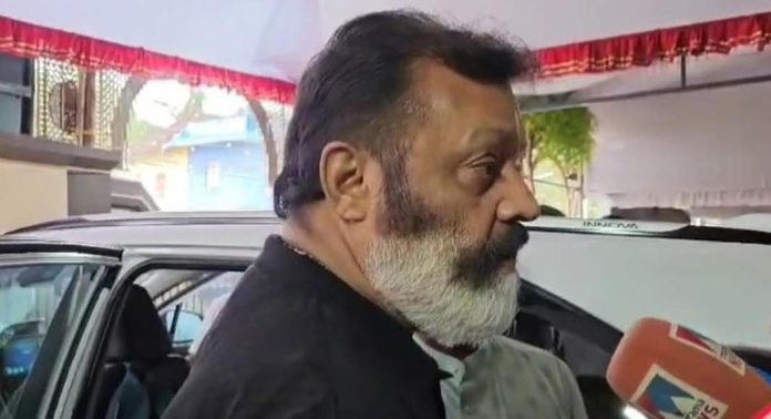 മാധ്യമപ്രവര്ത്തകരെ തള്ളിമാറ്റി ; സുരേഷ് ഗോപിക്കെതിരെ അന്വേഷണം മാധ്യമപ്രവര്ത്തകരെ തള്ളിമാറ്റി ; സുരേഷ് ഗോപിക്കെതിരെ അന്വേഷണം