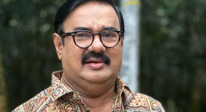പൈസ അടിച്ചുമാറ്റാനും, മുമ്പ് അവസരങ്ങള് ചോദിച്ചിട്ട് കൊടുക്കാത്തവര് ഒക്കെ രംഗത്തു വരും. ഇതില് അന്വേഷണം ആവശ്യമാണ് : മണിയന് പിള്ള രാജു പൈസ അടിച്ചുമാറ്റാനും, മുമ്പ് അവസരങ്ങള് ചോദിച്ചിട്ട് കൊടുക്കാത്തവര് ഒക്കെ രംഗത്തു വരും. ഇതില് അന്വേഷണം ആവശ്യമാണ് : മണിയന് പിള്ള രാജു